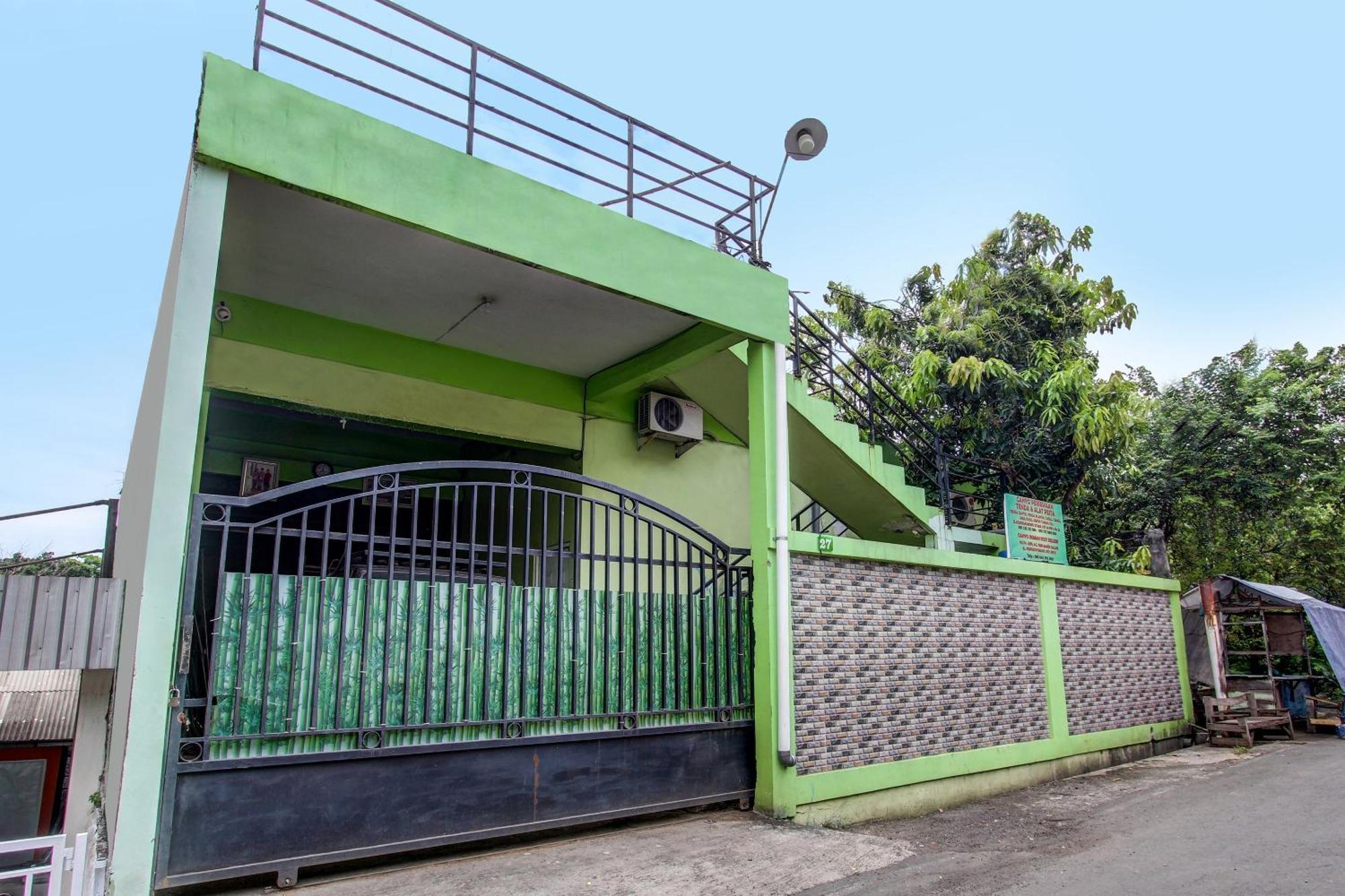 Oyo 92467 Cahyo Kost 1 Hotel 2*