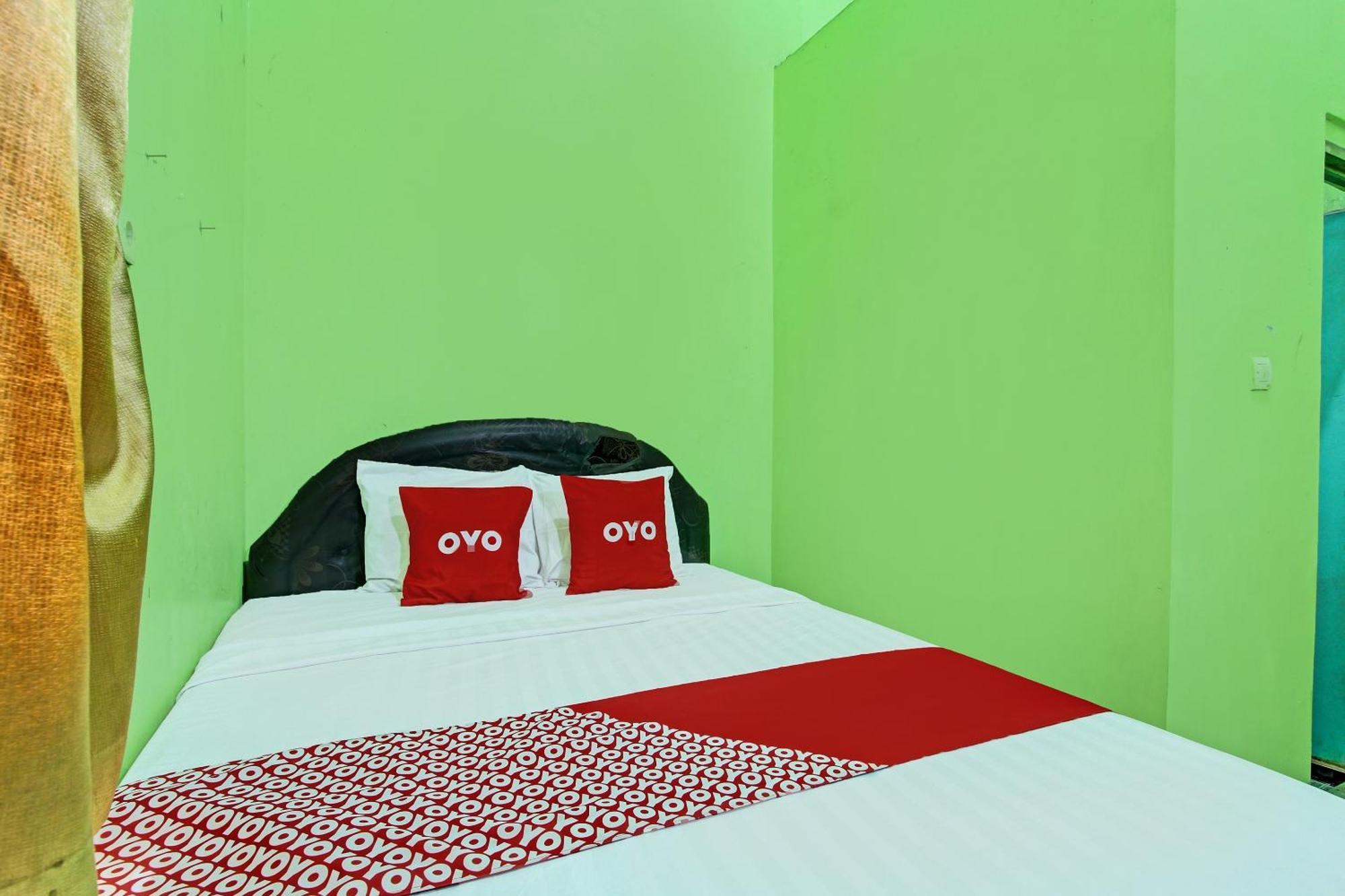 Hotel Oyo 92467 Cahyo Kost 1 2*