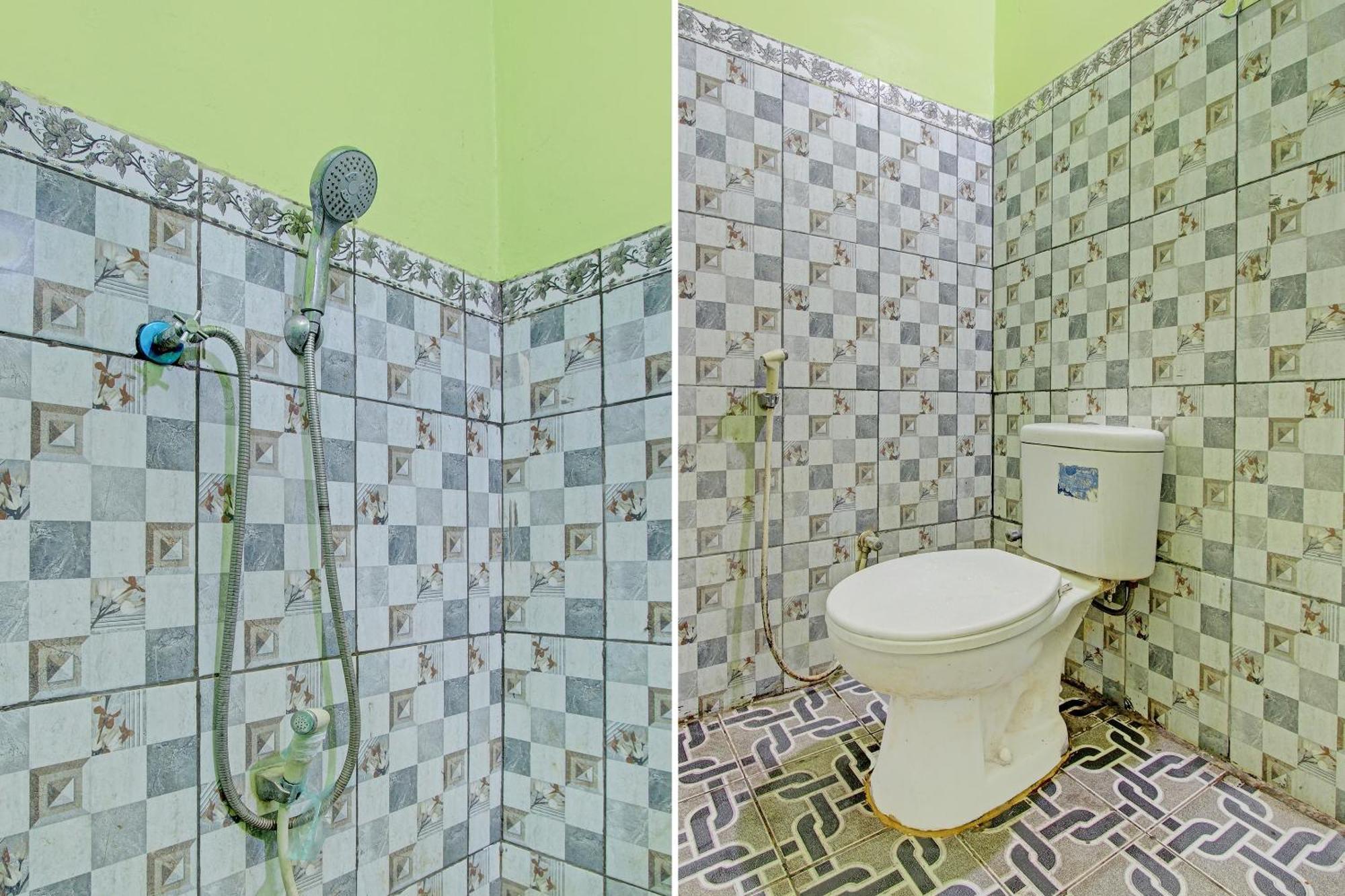 Oyo 92467 Cahyo Kost 1 Hotel 2*