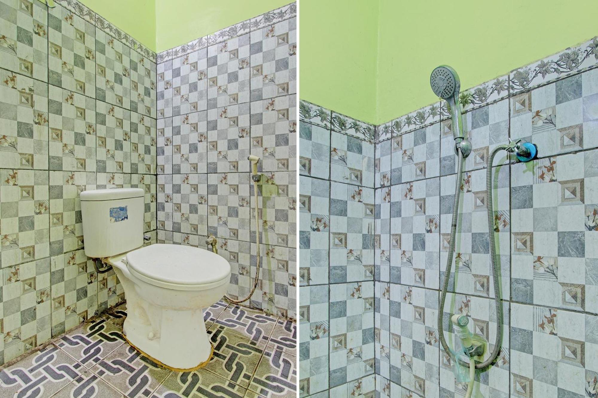Oyo 92467 Cahyo Kost 1 Hotel Semarang