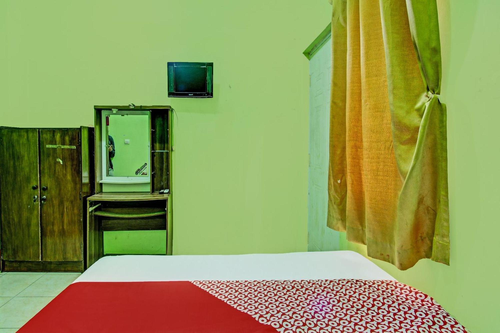 Oyo 92467 Cahyo Kost 1 Hotel