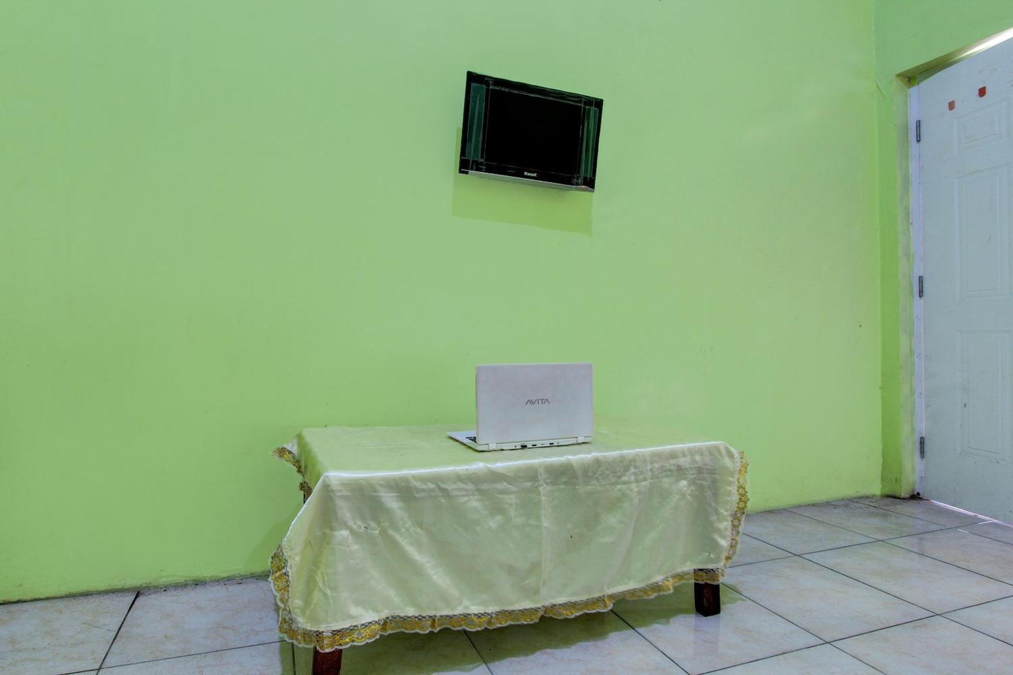 Oyo 92467 Cahyo Kost 1 Hotel 2*