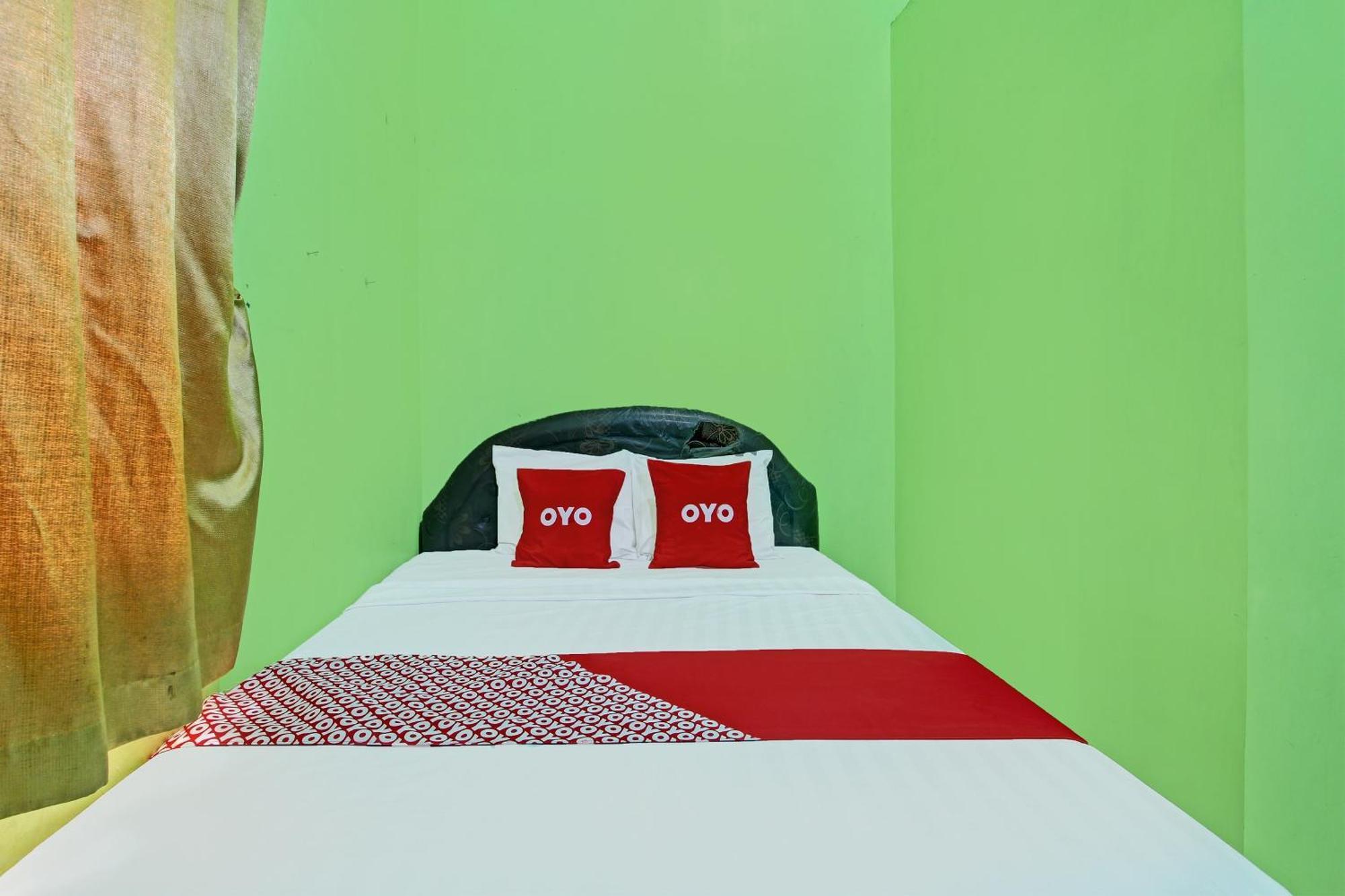 Hotel Oyo 92467 Cahyo Kost 1 2*