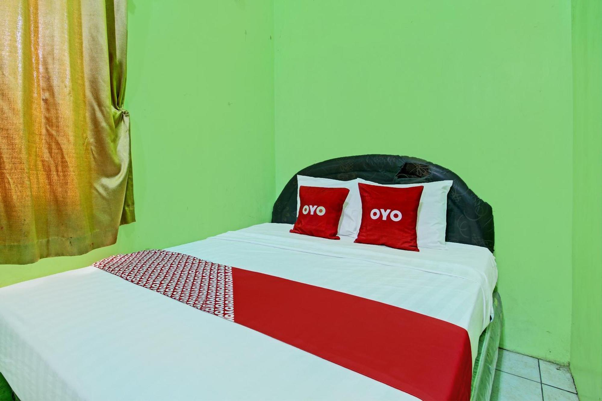 Oyo 92467 Cahyo Kost 1 Hotel Semarang