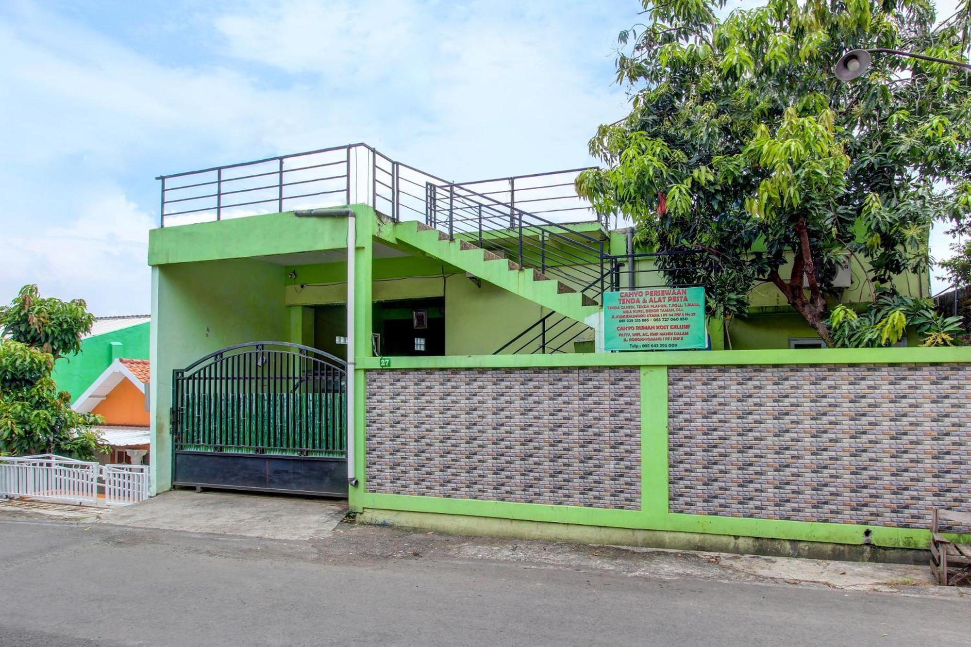 Oyo 92467 Cahyo Kost 1 Semarang